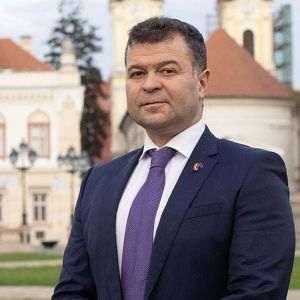 "Ministerul Educaţiei va aloca 1 miliard de lei digitalizării universităţilor acreditate"