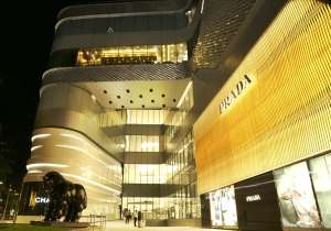 Prada vrea să obţină o evaluare de 1 miliard de dolari la listarea la bursa din Milano