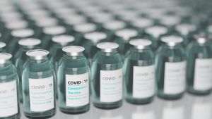 Nivelul vaccinării complete împotriva covid-19 atinge 50% în ţările sărace