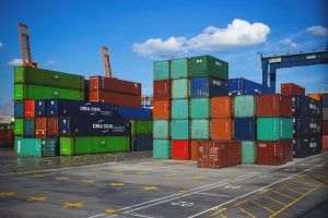 "Greva portul britanic de marfă Felixstowe va avea drept rezultat întreruperea gravă a lanţului de aprovizionare"