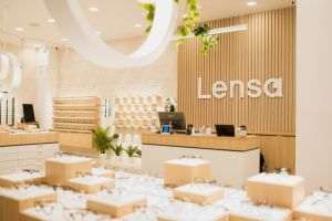 Creştere accelerată de 68% în primele şase luni din 2022 pentru retailerul de optică Lensa