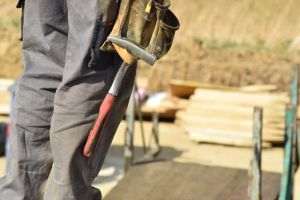 CNSU a aprobat alocarea de materiale de construcţii pentru refacerea imobilelor afectate de incendiul de la Drăgoteşti