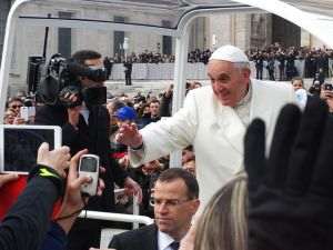 Vaticanul clarifică poziţia papei Francisc faţă de Ucraina