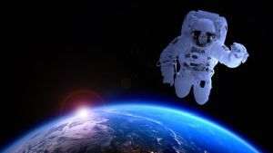 Ieşire în spaţiu de şase ore a astronauţilor chinezi