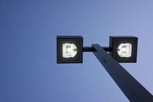 Administratorii de drumuri sunt obligaţi să asigure iluminatul public al trecerilor de pietoni nesemaforizate