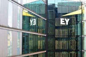 Ernst & Young îşi va separa diviziile de audit şi de consultanţă în două companii