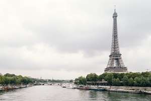 Luminile turnului Eiffel se vor stinge mai devreme în scopul economisirii energiei în Paris