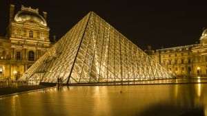 Versailles şi Luvru sting luminile mai devreme