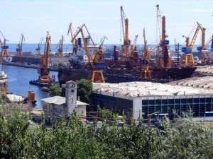 Toate porturile de la Marea Neagră au fost închise din cauza vântului puternic