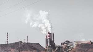 În fiecare an ţara noastră aruncă în aer peste 13 milioane tone de dioxid de carbon din producerea cimentului