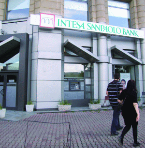 Profitul "Intesa Sanpaolo Bank", în creştere cu 34% până la 35 milioane de lei