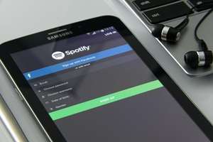 Spotify Technology a cumpărat o firmă care ajută la identificarea conţinutul dăunător de pe platformă