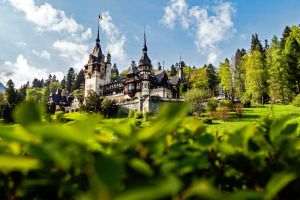 Românii caută în această perioadă city break-uri în ţară şi escapade la munte