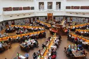 Mii de locuri de muncă diponibile pentru absolvenţi de liceu şi facultate