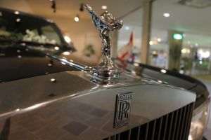 Rolls-Royce a primit peste 300 de comenzi pentru primul său vehicul electric