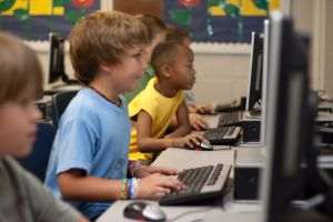 Educaţie - 7 milioane de euro pentru digitalizare