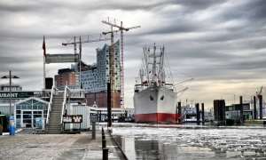 Guvernul Scholz autorizează o participaţie limitată a grupului chinez Cosco la un terminal din portul Hamburg