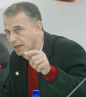 Geoană ridică în CSAT problema înzestrării armatei