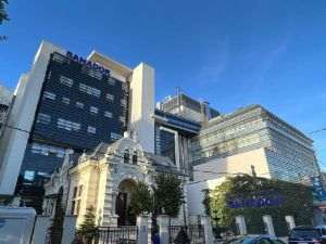 Spitalul Clinic SANADOR inaugurează blocul operator complet digitalizat şi sală hibridă mobilă