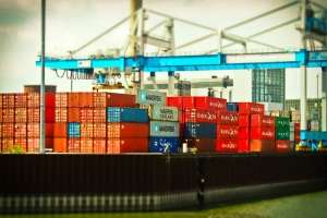 Maersk se aşteaptă la încetinirea cererii pentru transportul de containere în 2022