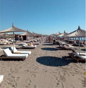 Litoralul românesc, în derivă