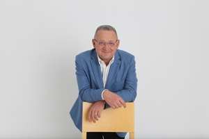 Alin Burcea a precizat: "Paralela 45 a avut, în anul 2019, un rulaj de 60 milioane euro, în 2020 acesta a scăzut la 25% din cauza pandemiei, în 2021 s-a situat la 50% din valoarea din 2019, iar în 2022 a ajuns la 80% (45-47 milioane euro) din valoarea din 2019; pentru anul viitor dorim să atingem rulajul din anul pre-pandemie. Cam aceasta este tendinţa la toate agenţiile turistice din ţara noastră".