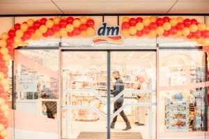 Retailerul dm drogerie markt a înregistrat o creştere cu 31,7% a cifrei de afaceri