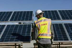 E.ON Energie şi Transavia vor construi şase centrale fotovoltaice 