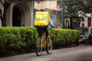 Glovo dezvoltă parteneriatul cu Mobexpert şi aduce în platformă peste 3000 de produse de mobilier şi decoraţiuni
