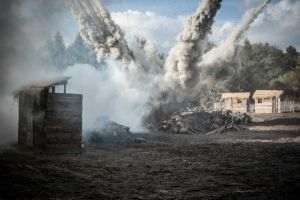 Rusia bombardează o fabrică de rachete şi instalaţii de producţie de gaze din Ucraina