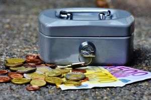 Inflaţia a schimbat obiceiurile de economisire în lei şi a readus interesul faţă de valută