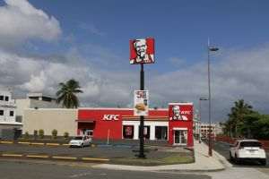 Operatorul restaurantelor KFC şi Pizza Hut din regiunea MENA va atrage până la 1,8 miliarde de dolari prin IPO