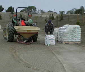 Zilele trecute, o delegaţie a Ministerului Agriculturii a discutat la Bruxelles problema subvenţionării agricultorilor pentru achiziţia de îngrăşăminte chimice.