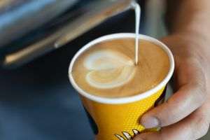 5 to go devine importator şi distribuitor unic Latte Art Factory în ţara noastră