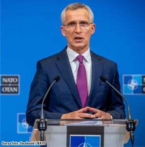 NATO: Rusia încearcă să îngheţe războiul ca să-şi întărească forţele pentru un nou asalt