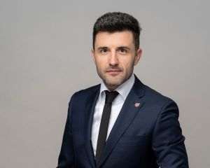 "Piaţa de amanet - un barometru al evenimentelor prin care trece societatea"
