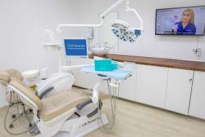 Aproximativ 15% dintre românii care vin în ţară de sărbători trec pragul unei clinici stomatologice