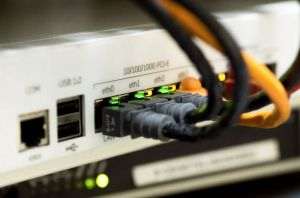 Statul român doreşte să reglementeze accesul la internet fix, stabilind standard minim de calitate