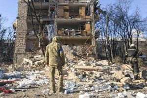 Kievul acuză autorităţile proruse că demolează teatrul din Mariupol