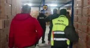 Percheziţii soldate cu o captură de peste 5 tone de articole pirotehnice la Buzău