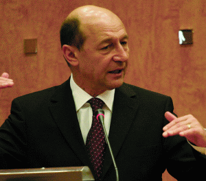 Traian Băsescu: "Toate băncile din ţara noastră vor fi supuse unui test de stres pentru a vedea dacă pot depăşi această perioadă dificilă din punct de vedere economic în care ne aflăm".