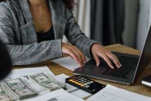 Salariul rămâne principala "atracţie"