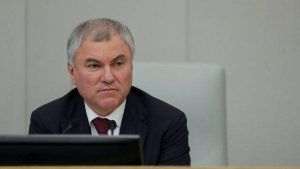 Şeful Dumei propune confiscarea bunurilor ruşilor plecaţi în străinătate pe fondul războiului în Ucraina