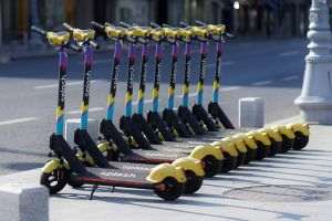 Ministrul francez al Transporturilor pledează pentru o reglementare a trotinetelor electrice