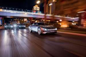 Mercedes-Benz a prezentat la CES 2023 actualizările tehnologice şi o nouă reţea de încărcare