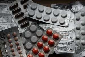 OMS, semnal de alarmă legat de medicamentele contaminate şi contrafăcute