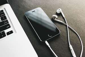 Apple lansează un update de securitate pentru un telefon vechi de aproape 10 ani