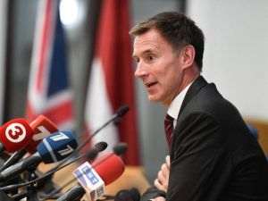 Ministrul britanic de Finanţe va continua creşterea impozitelor