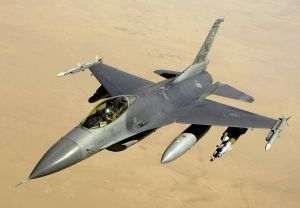 Polonia spune că un eventual transfer de avioane de luptă F-16 către Ucraina nu este discutat oficial