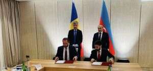Ceremonia de semnare a unui nou contract individual pentru livrarea de gaze naturale azere în România, între SNGN ROMGAZ SA şi SOCAR TRADING, filiala companiei naţionale petroliere a Republicii Azerbaidjan. (Sursa foto: facebook / Virgil Popescu)